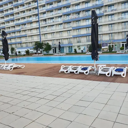 Blaxy Apartment Douazeci si Trei August